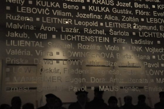 Hoteláci na besede o obetiach holokaustu a rasového násilia