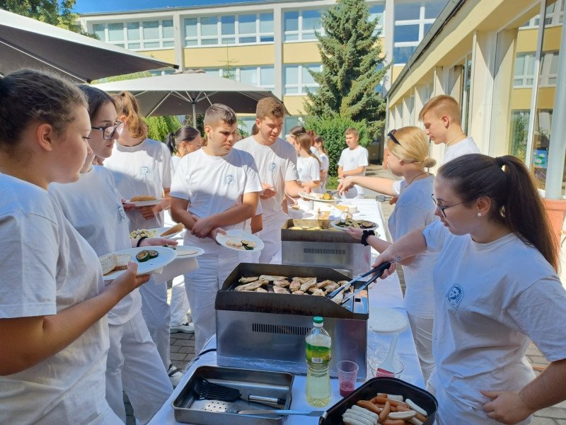 Naši prváci grilovali