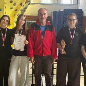 MEDAILY V STOLNOM TENISE