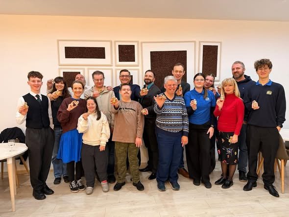 VO ŠTVRTOK NÁS NAVŠTÍVILI NAŠI KAMARÁTI Z HENTO TOTO