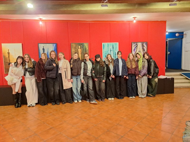 Výstava obrazov a sôch "Zrkadlenie“ a Iná realita" v Dome umenia