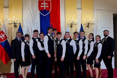 HOTELÁCI POZDRAVUJÚ Z HISTORICKEJ BUDOVY NR SR