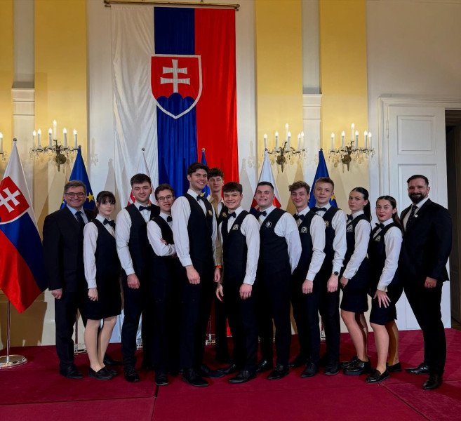 HOTELÁCI POZDRAVUJÚ Z HISTORICKEJ BUDOVY NR SR