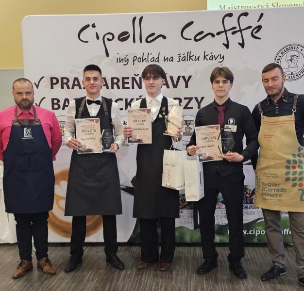 STRIEBRO Z MAJSTROVSTIEV SLOVENSKA JUNIOROV V RUKÁCH HOTELÁKA Z PIEŠŤAN