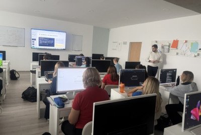 AI NÁSTROJE V PRAXI: WORKSHOP, KTORÝ SPOJIL TEÓRIU S PRAKTICKÝMI SKÚSENOSŤAMI
