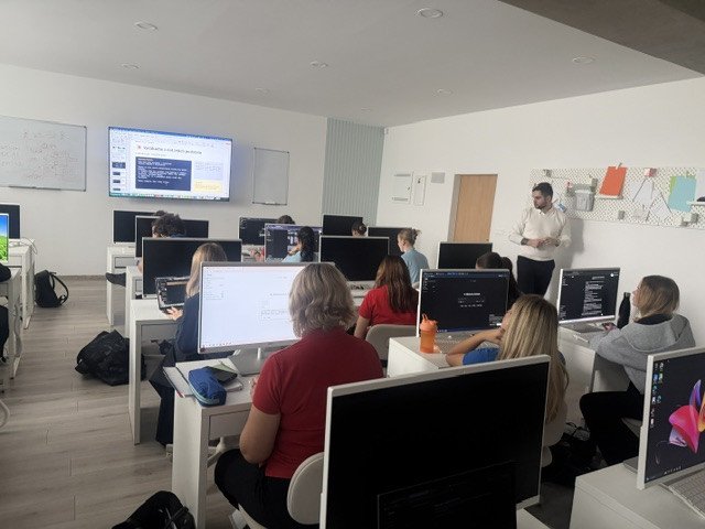 AI NÁSTROJE V PRAXI: WORKSHOP, KTORÝ SPOJIL TEÓRIU S PRAKTICKÝMI SKÚSENOSŤAMI