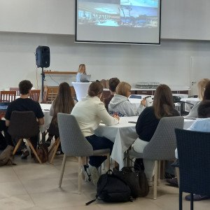 Prednáška o možnostiach letnej prázdninovej praxe